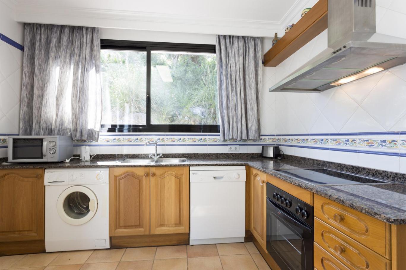 With Private Mountain Ideal Runners Trailers Near Approx 5 Min Walking Beach,property Belong Puerto And