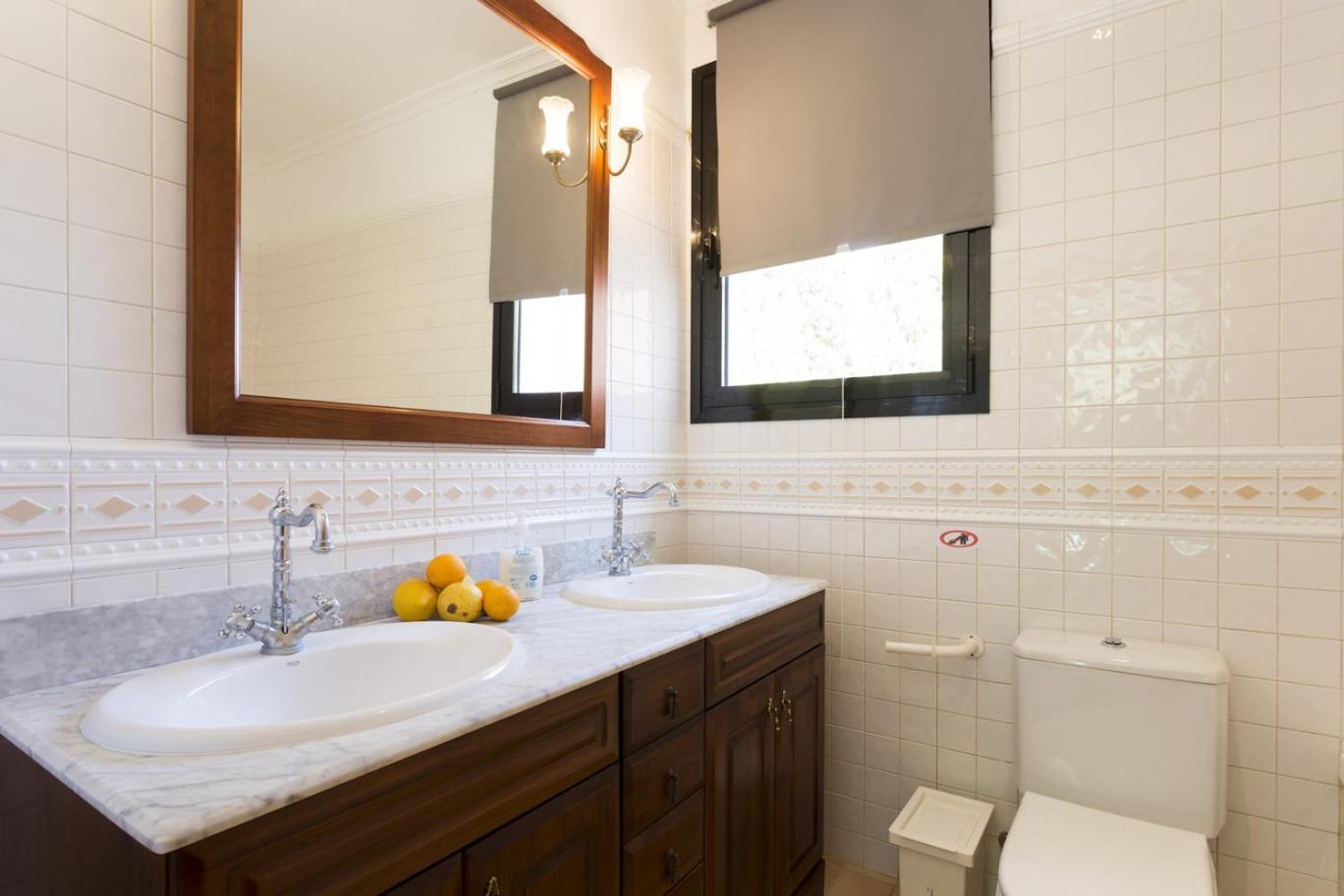 Villa With Private Mountain Ideal Runners Trailers Near Approx 5 Min Walking Beach,property Belong Puerto And Pollenca